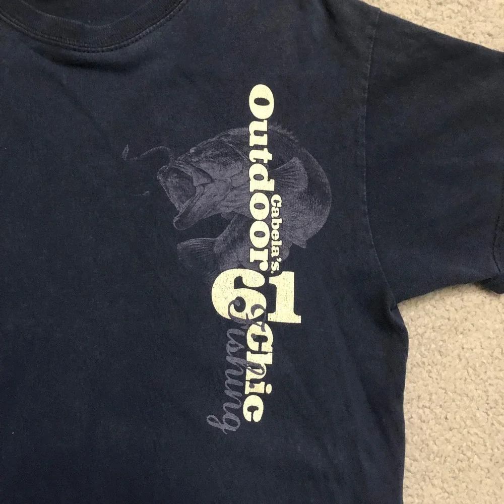 VTG Cabelas Fishing T-Shirt‎ Mens Medium Navy Blue Bass Graphic Outdoor Tee